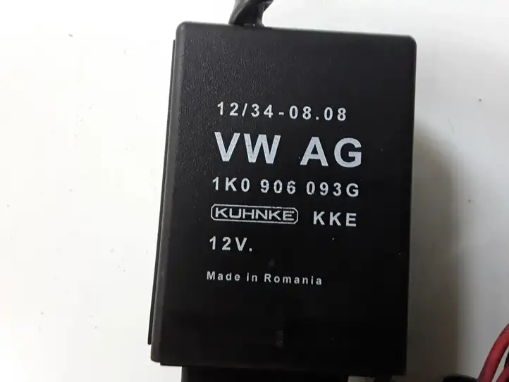 Audi A3/S3 8P (2008 - 2013) 1K0906093G Блок управления топливным насосом — фото 3