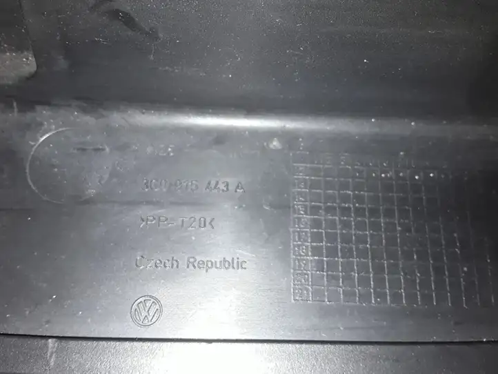 Audi A3/S3 8P (2008 - 2013) 3C0915443A Крышка ящика аккумулятора — фото 2