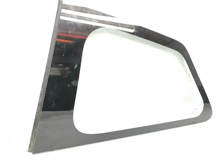 Toyota Yaris (2012 - 2014) 43R00048 Заднее боковое стекло — фото 1