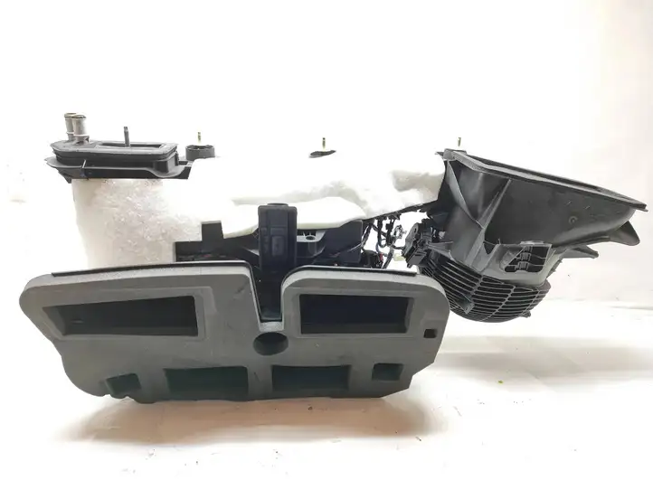 Maserati Levante (2017 - ) 670035218 Комплект системы вентиляции салона — фото 4