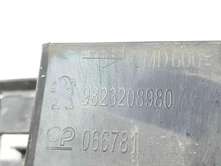 Peugeot 208 (2015 - 2019) 9823208980 Кронштейн заднего бампера — фото 3