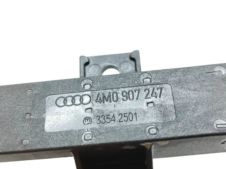 Audi A4 S4 B9 8W (2019 - ) 4M0907247 Антенна бесключевого доступа — фото 3