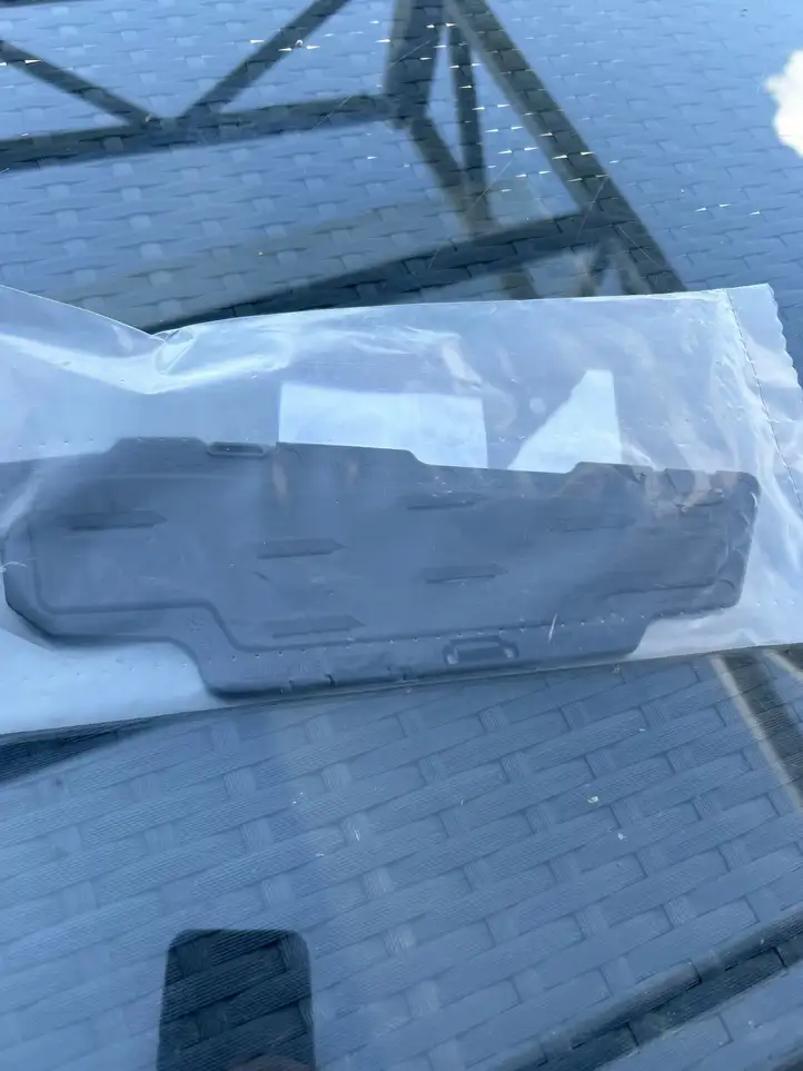 BMW 3 G20 G21 (2019 - ) 51118069370 Нижняя решетка переднего бампера — фото 1