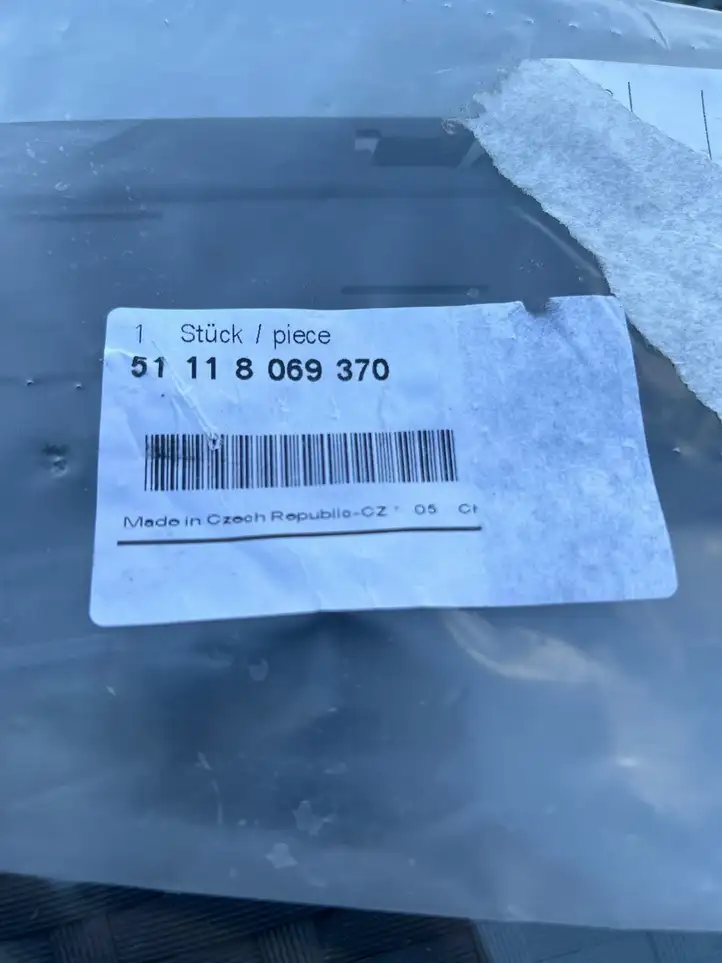 BMW 3 G20 G21 (2019 - ) 51118069370 Нижняя решетка переднего бампера — фото 2