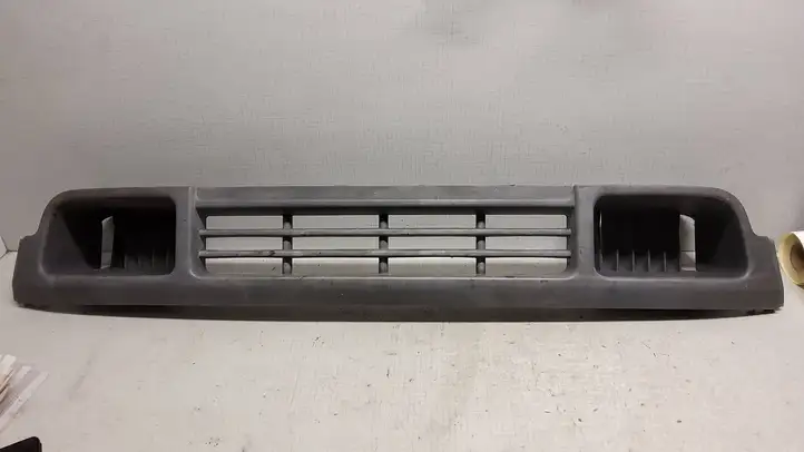 Volkswagen Transporter-Caravelle (2003 - 2009)  7H0807719 Нижняя решётка (из трех частей)