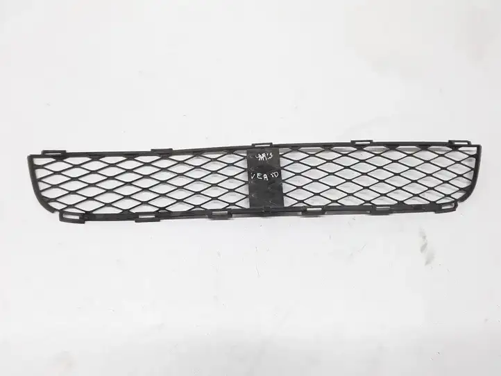 Toyota Yaris Verso (1999 - 2005) 5311252090 Нижняя решетка переднего бампера — фото 1