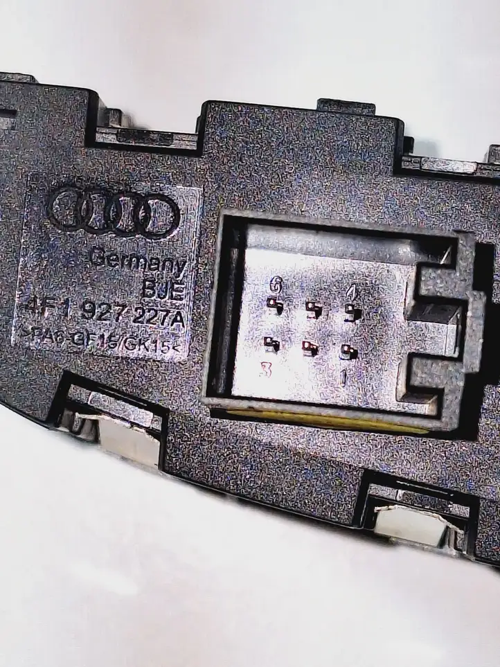Audi A6 S6 C6 4F (2004 - 2008) 4F1927227A Кнопка бардачка — фото 5