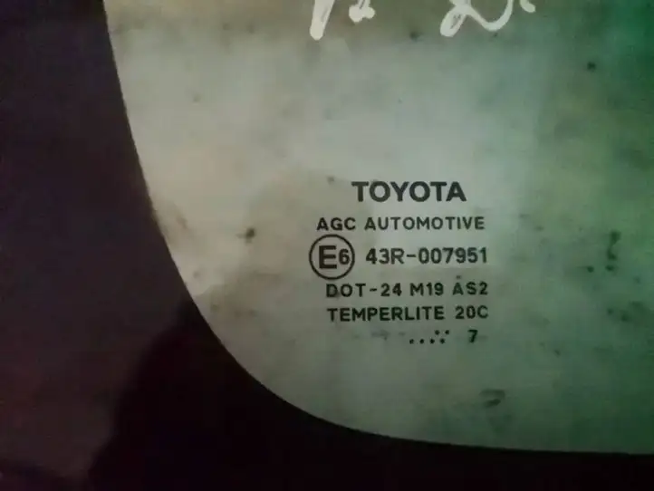 Toyota Auris 150 (2006 - 2012) Треугольное стекло кузова — фото 2