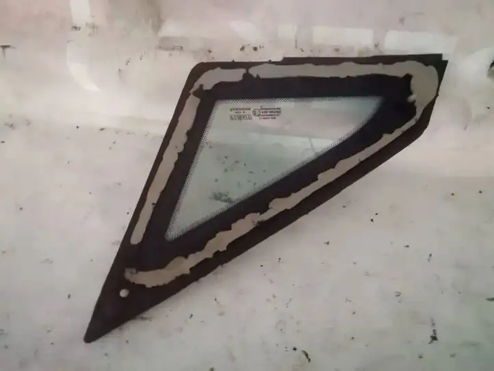 Fiat Punto (188) (1999 - 2010) Треугольное стекло кузова — фото 3