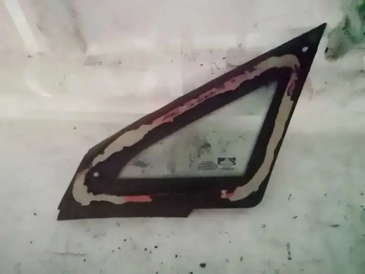 Fiat Punto (188) (1999 - 2010) Треугольное стекло кузова — фото 3