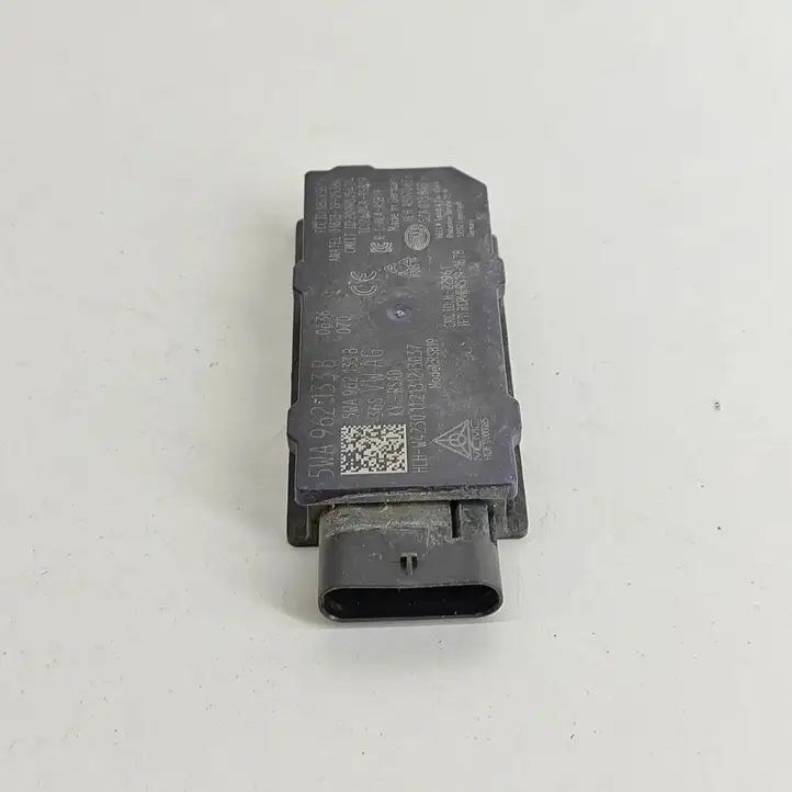 Audi A3/S3 8Y (2020 - ) 5WA962133B Антенна бесключевого доступа — фото 4