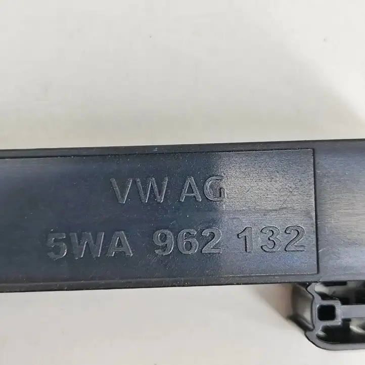 Audi A3/S3 8Y (2020 - ) 5WA962132 Антенна бесключевого доступа — фото 8