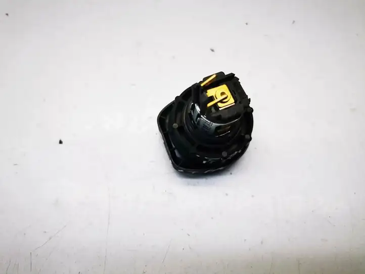 Mercedes-Benz E W212 (2009 - 2016) Розетка 12V (задняя) — фото 4