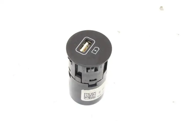 Hyundai Ioniq 5 (2021 - ) 96125GI000 USB разъем — фото 1
