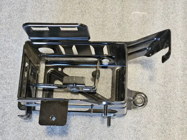 Mercedes-Benz GL X166 (2013 - 2019) A1665400540 Держатель аккумулятора — фото 1