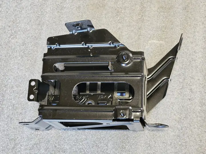 Mercedes-Benz GL X166 (2013 - 2019) A1665400540 Держатель аккумулятора — фото 4