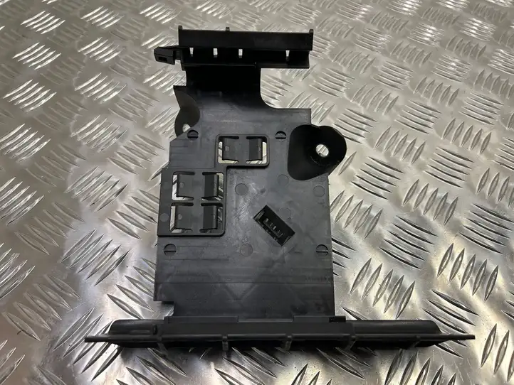 Audi Q3 F3 (2018 - ) 5QA906507b Кронштейн ЭБУ двигателя — фото 1