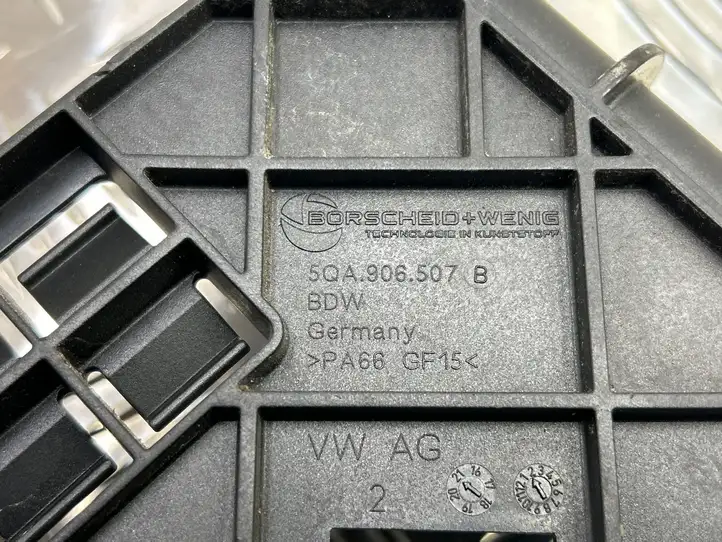 Audi Q3 F3 (2018 - ) 5QA906507b Кронштейн ЭБУ двигателя — фото 5