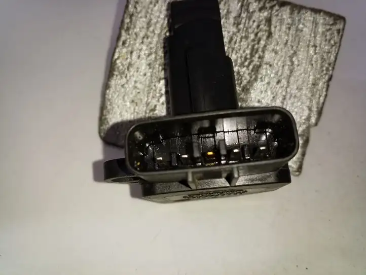 Toyota Yaris (2005 - 2009) 2220422010 Датчик массового расхода воздуха — фото 4