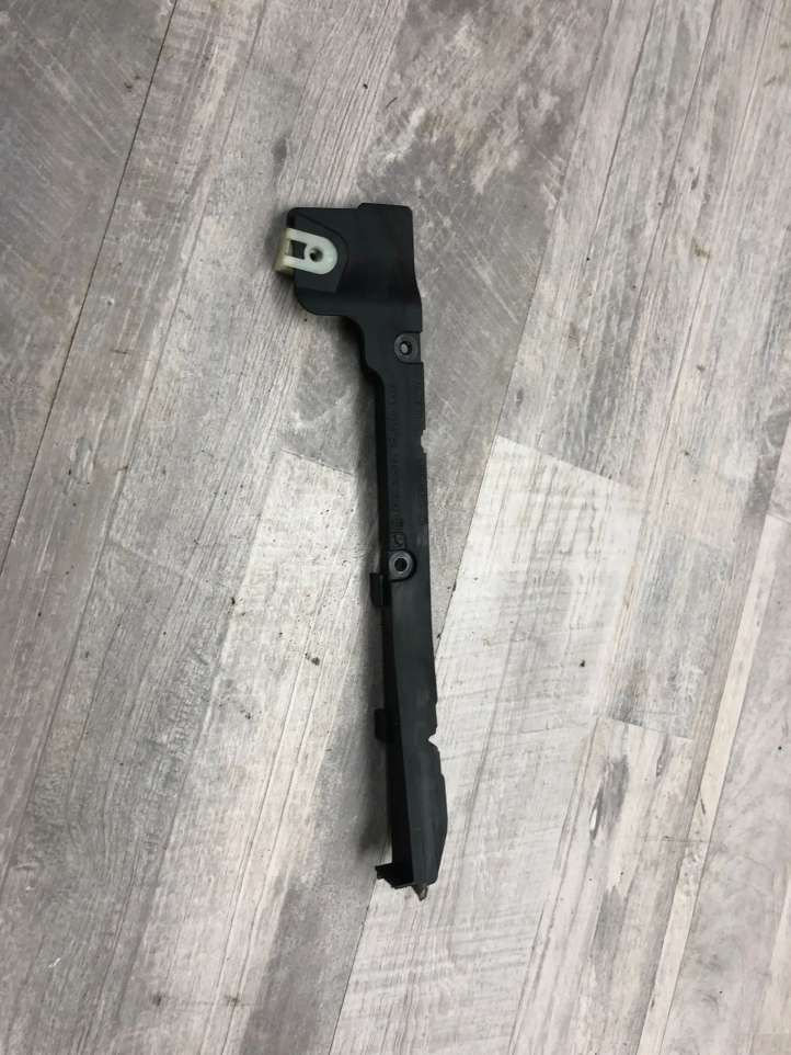 93347899 BMW 5 G30 G31 Kita variklio skyriaus detalė