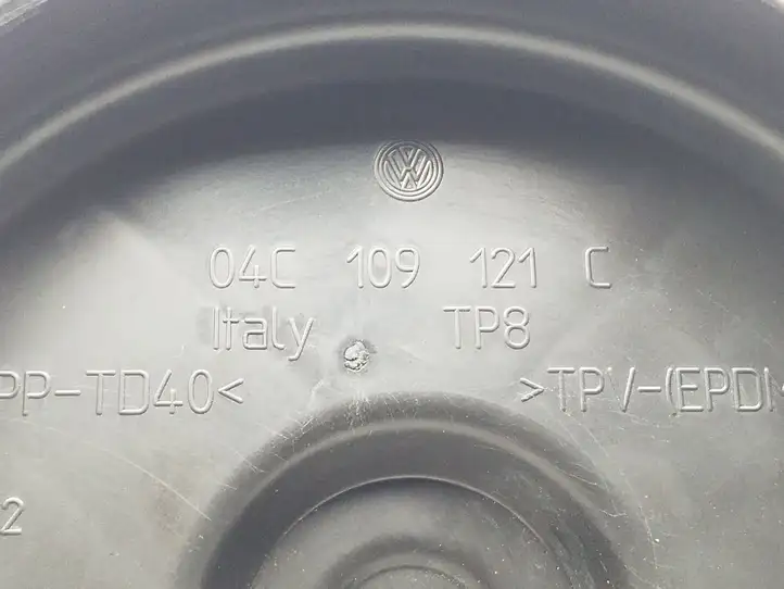 Volkswagen Jetta VI (2011 - 2018) 04C109121C Защита ремня ГРМ — фото 3