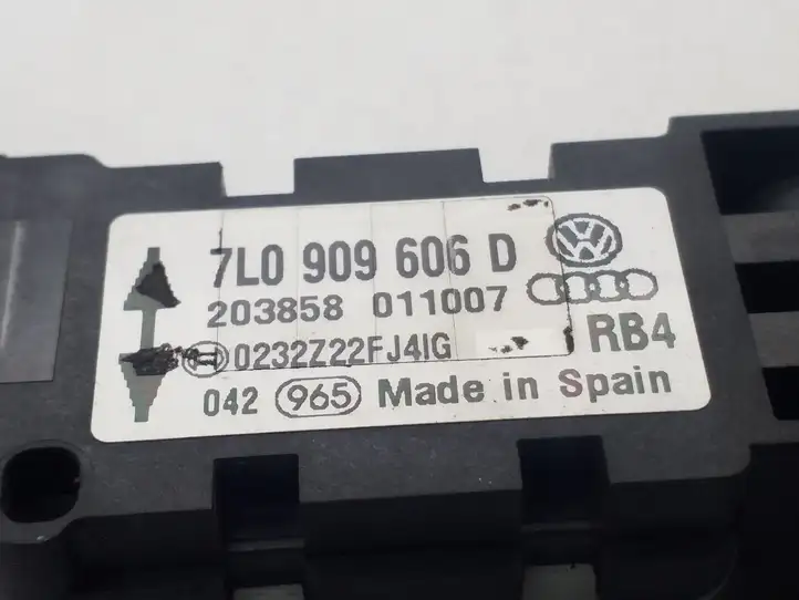Volkswagen Touareg I (2002 - 2010) 7L0909606D Датчик удара SRS — фото 3