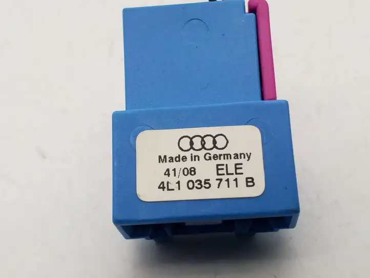 Audi A4 S4 B8 8K (2007 - 2011) 4L1035711B Микрофон (Bluetooth / телефон) — фото 2