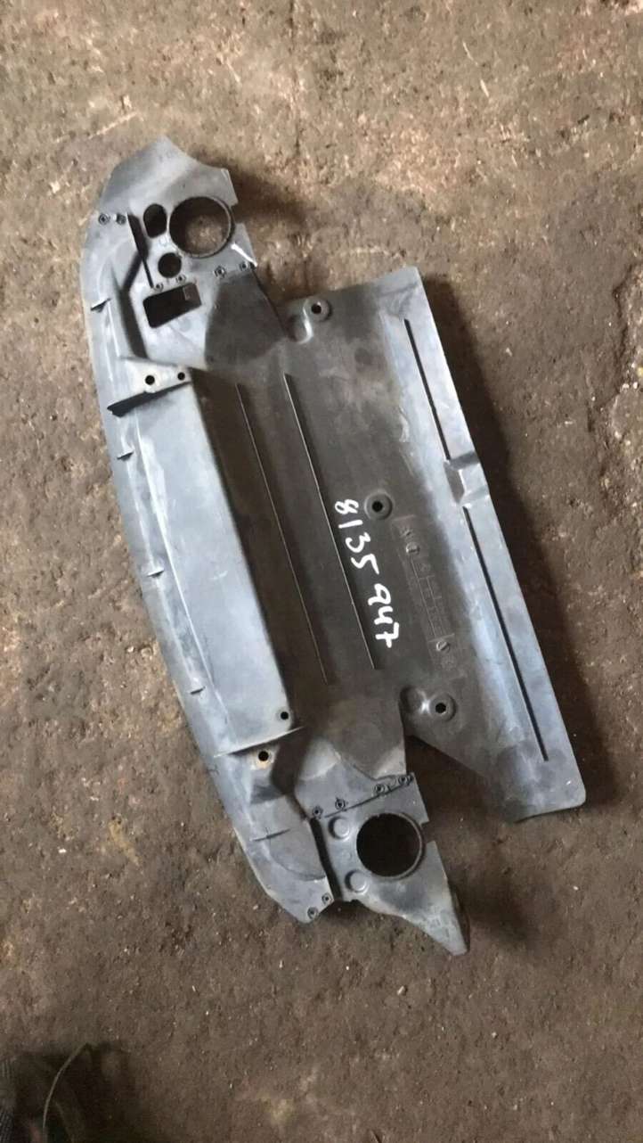 8135947 BMW 3 E36 Kita variklio skyriaus detalė