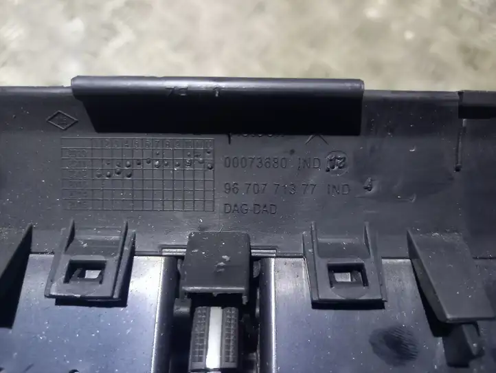 Citroen DS5 (2011 - 2018) 9670771377 Кнопка стеклоподъемников — фото 2