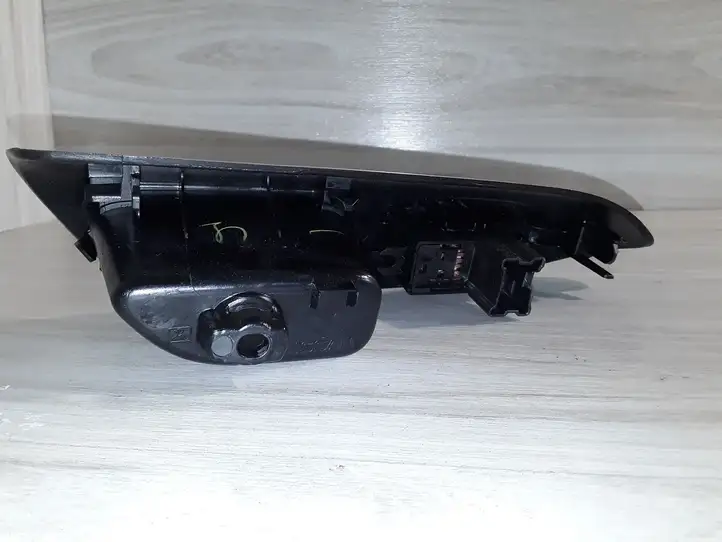 Nissan Juke I F15 (2010 - 2018) Блок кнопок стеклоподъемников — фото 3