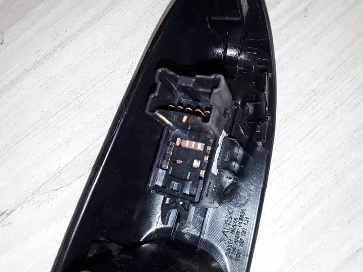 Nissan Juke I F15 (2010 - 2018) Блок кнопок стеклоподъемников — фото 4