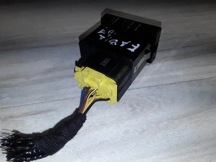 Skoda Fabia Mk2 (5J) (2007 - 2014) Включатель надувной подушки для пассажира — фото 2