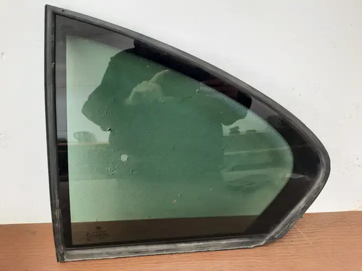 BMW 7 E65 E66 (2001 - 2008) 43R001600 Заднее боковое стекло — фото 1