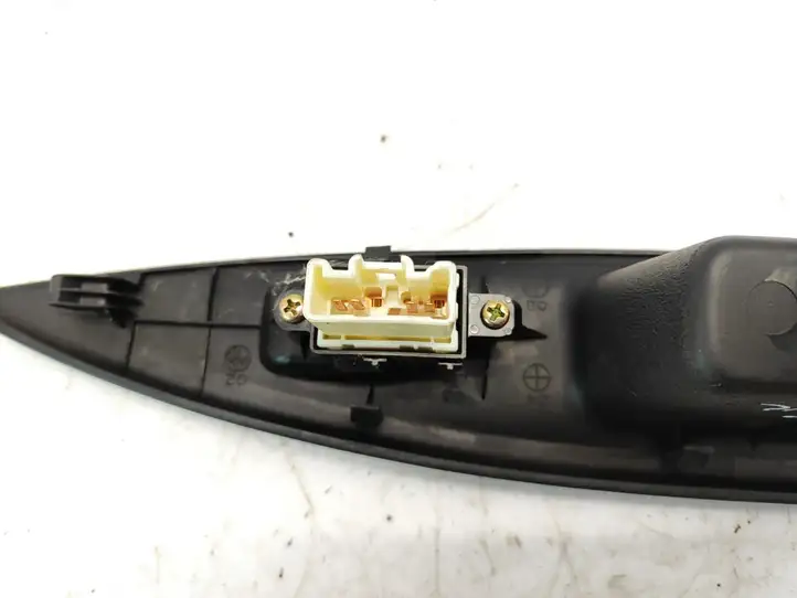Mazda 6 (2002 - 2005) GJ6A685L6 Кнопка стеклоподъемников — фото 3