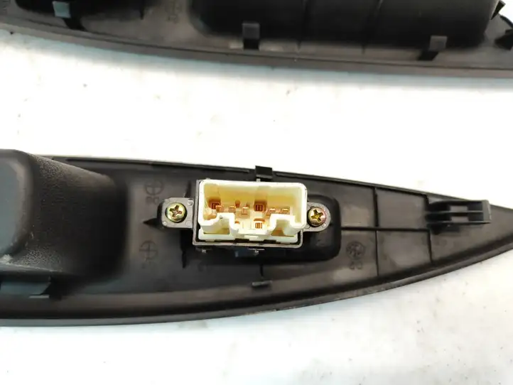 Mazda 6 (2002 - 2005) GJ6A685L6 Кнопка стеклоподъемников — фото 9
