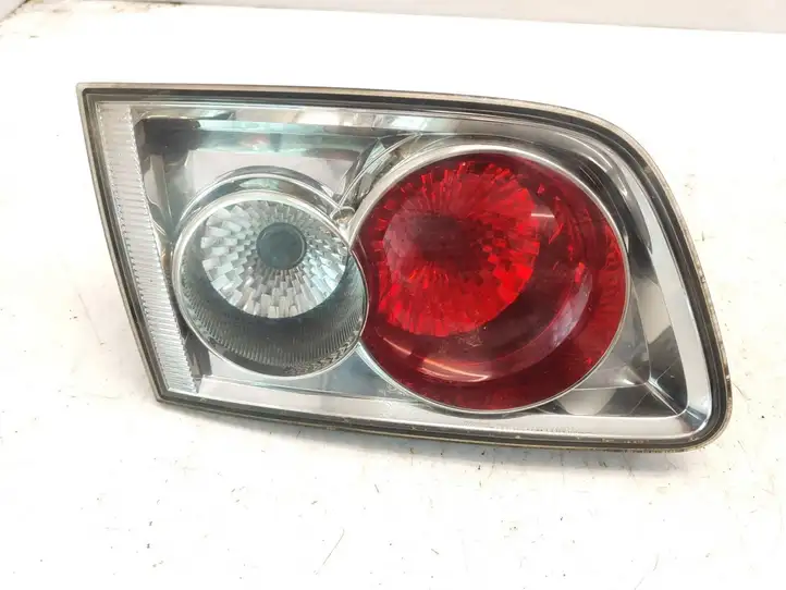 Mazda 6 (2002 - 2005) 22661974 Задний фонарь в крышке багажника — фото 1