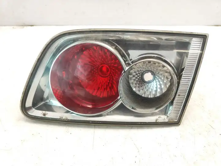 Mazda 6 (2002 - 2005) 22661974 Задний фонарь в крышке багажника — фото 1