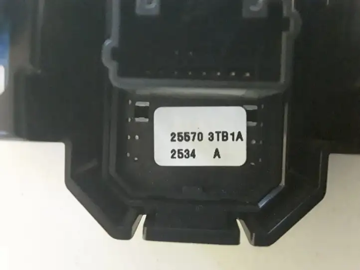Nissan Note (E12) (2014 - 2018) 255703TB1A Включатель зеркал — фото 3