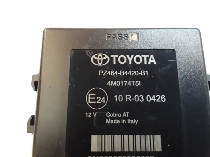 Toyota Prius (XW30) (2009 - 2015) 4M0174T5I Блок управления парктрониками — фото 2