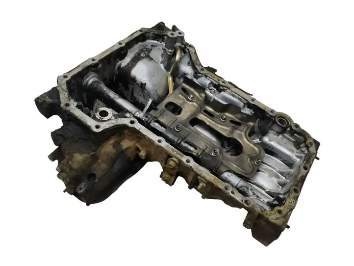 Toyota Land Cruiser (J200) (2008 - ) Картер двигателя — фото 4
