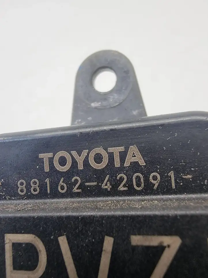Toyota RAV 4 (XA50) (2018 - ) 8816242091 Радар контроля слепых зон — фото 3