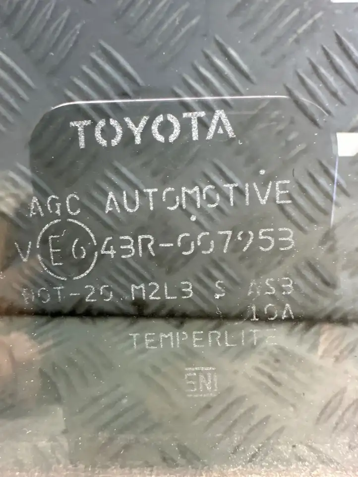 Toyota RAV 4 (XA50) (2018 - ) 43R007953 Стекло задней двери — фото 2