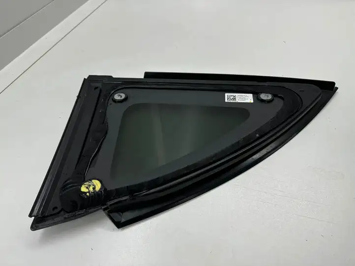 Tesla Model Y (2019 - 2024) 160080900A Заднее боковое стекло — фото 2