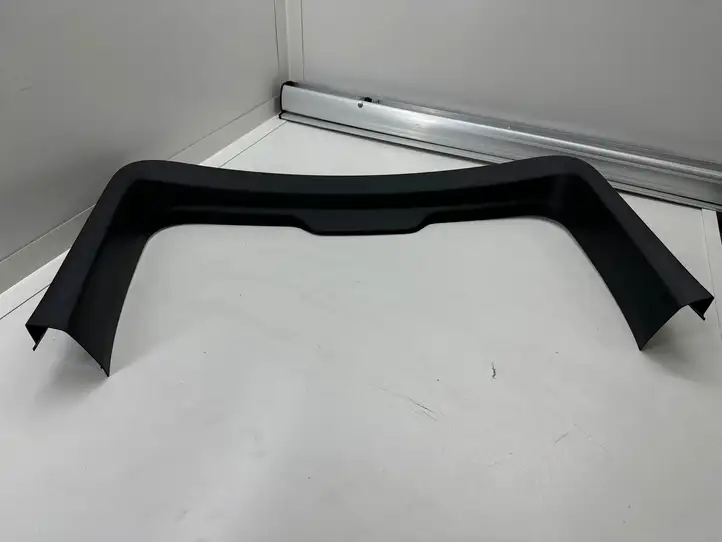 Tesla Model Y (2019 - 2024) 1622262 Верхняя обшивка у окна — фото 1
