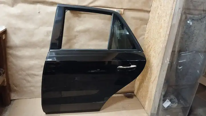 Mercedes-Benz GLE W166/C292 (2015 - 2019) A1667300124 Уплотнитель стекла задней двери — фото 1