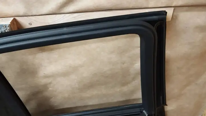 Mercedes-Benz GLE W166/C292 (2015 - 2019) A1667300124 Уплотнитель стекла задней двери — фото 6