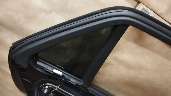 Mercedes-Benz GLE W166/C292 (2015 - 2019) A1667300124 Уплотнитель стекла задней двери — фото 9