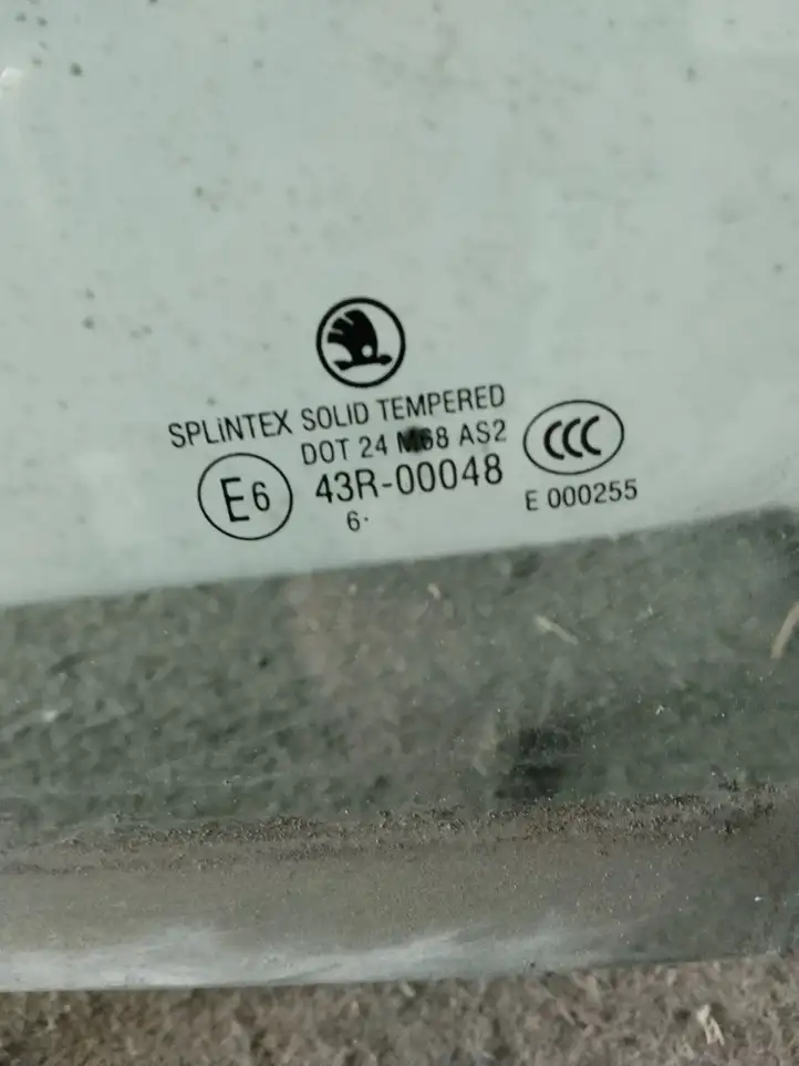 Skoda Octavia Mk2 (1Z) (2004 - 2013) Стекло задней двери — фото 3