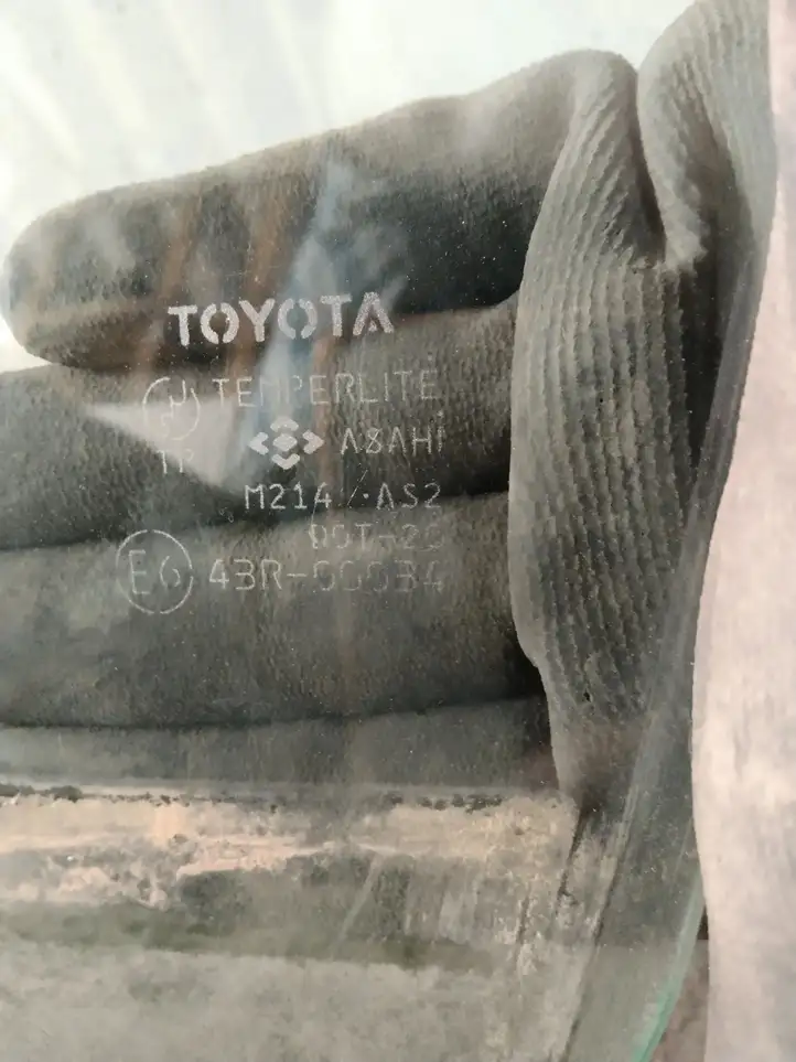 Toyota Avensis Verso (2004 - 2009) Стекло передней двери — фото 3