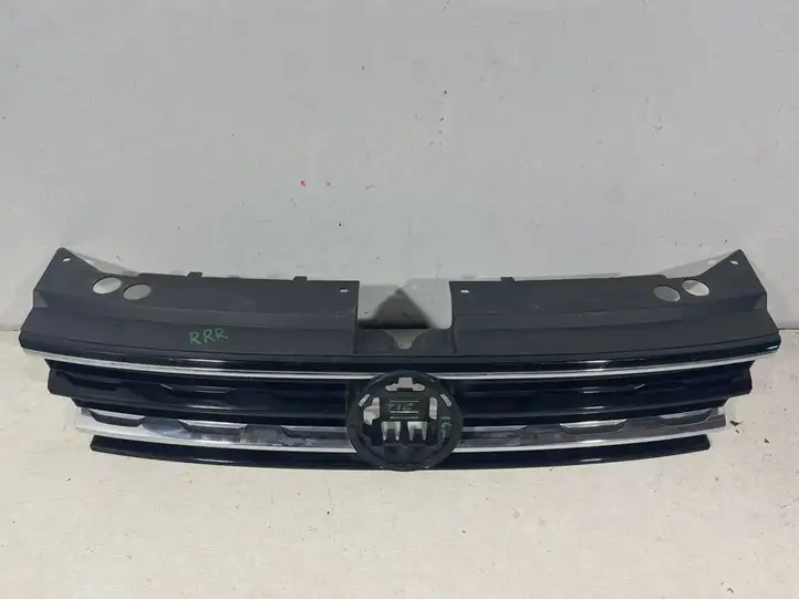 Volkswagen Tiguan (2016 - 2020) 5NA853653 Передняя решетка — фото 1